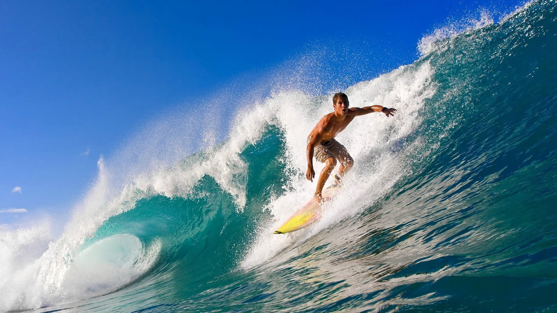 “胡利安·门德斯的脚下技巧与反应速度，助美洲狮队攻占世界舞台”